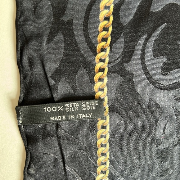 Seta Pura Square Silk Scarf - Picture 8 of 10